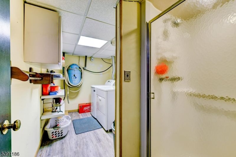 Interior, Recessed Lighting, Washer, Wood Texture Flooring