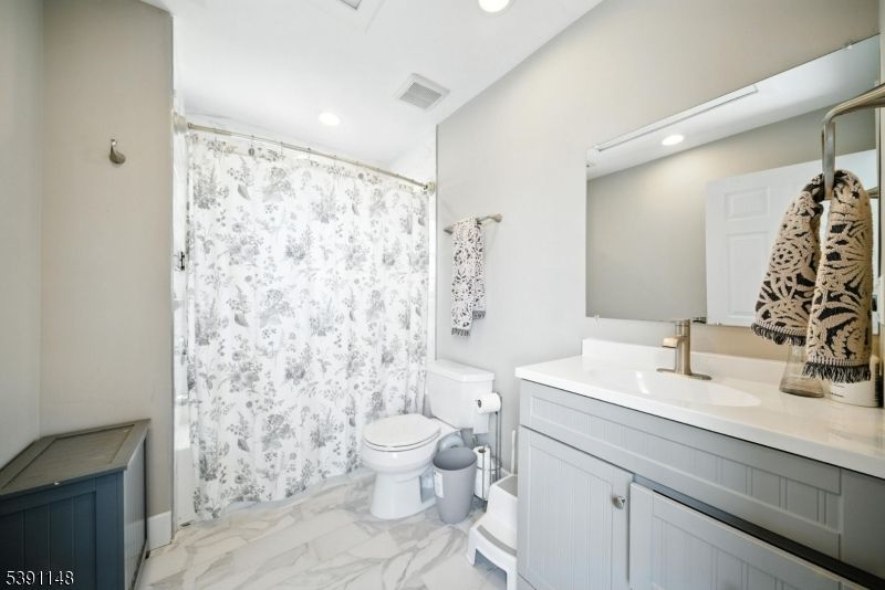 Bathroom, Interior, Marble, Recessed Lighting