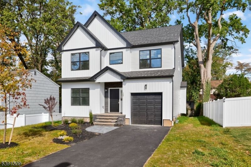 Attached, Exterior, Facade, Farmhouse