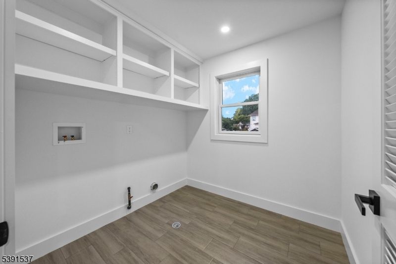 Empty room, Interior, Recessed Lighting, Walk-in Closets, Wood Texture Flooring
