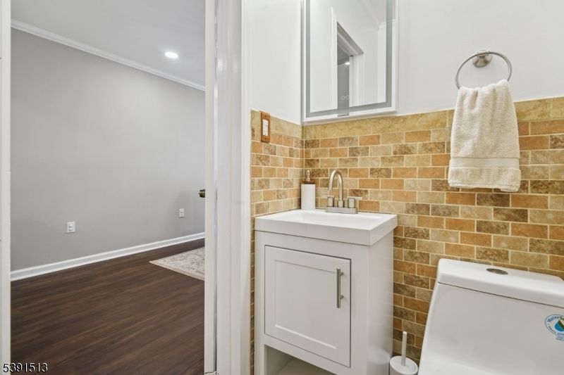 Bathroom, Interior, Recessed Lighting, Wood Texture Flooring