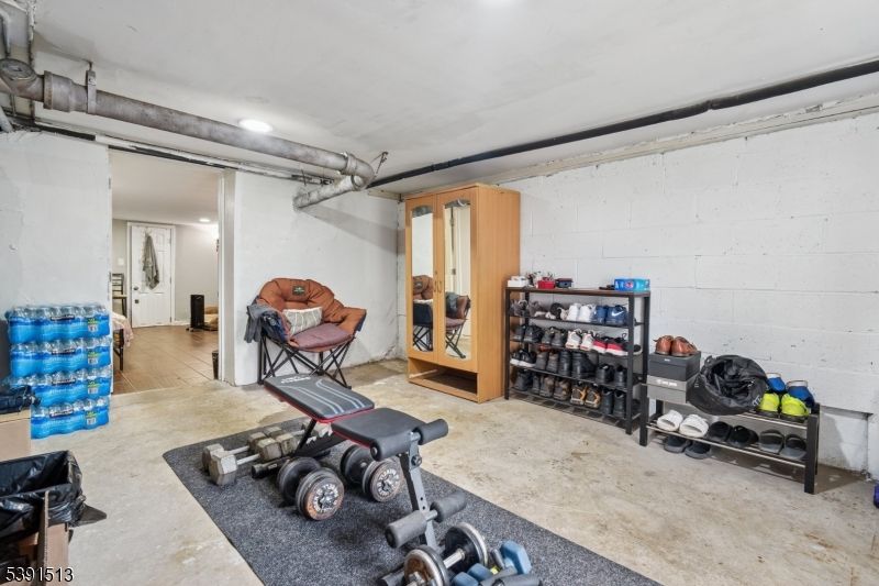 Fitness Equipment, Interior, Recessed Lighting, Wood Texture Flooring