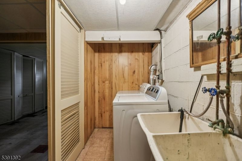Interior, Washer, Wooden Walls