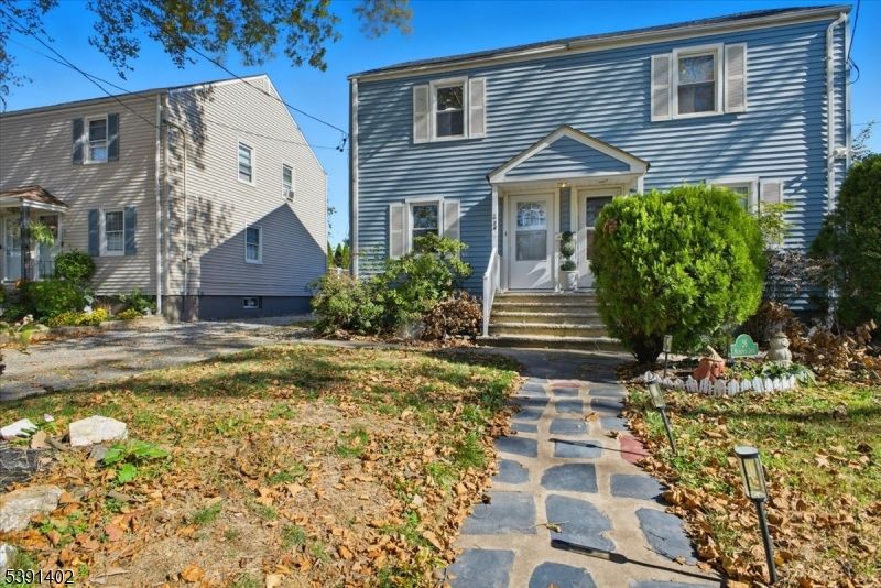 Exterior, Facade, Georgian