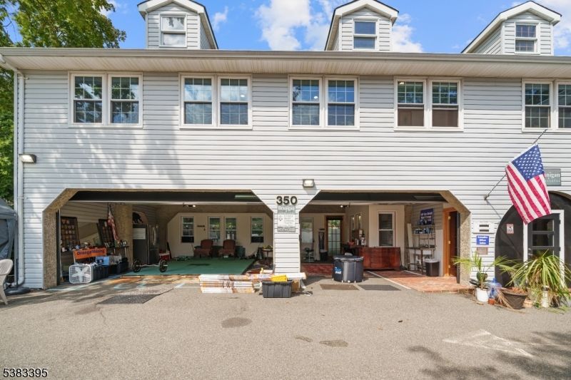 Exterior, Facade, Georgian