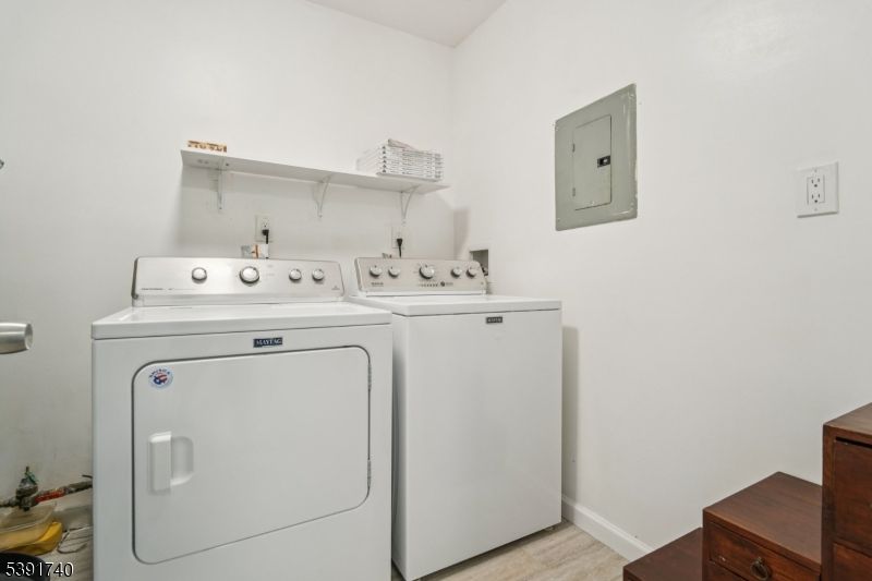 Interior, Utility Closets, Washer, Wood Texture Flooring