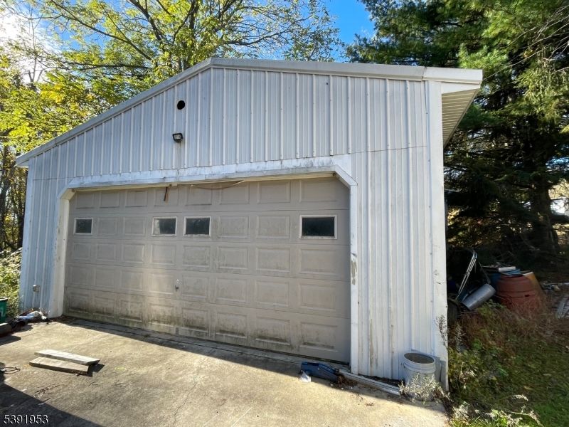 Detached Garage, Exterior