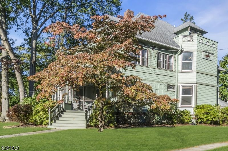 Exterior, Facade, Queen Anne Victorian