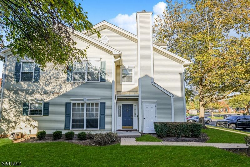 Exterior, Facade, Rowhouse