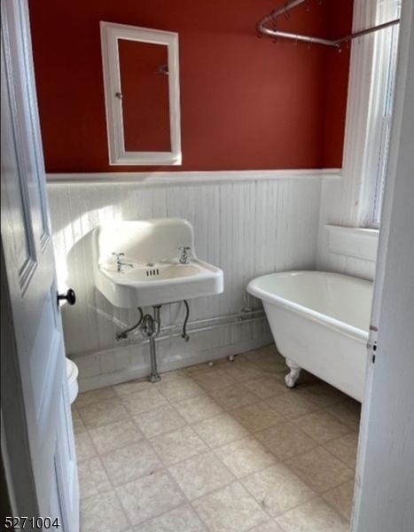 Bathroom, Free Standing Baths, Interior