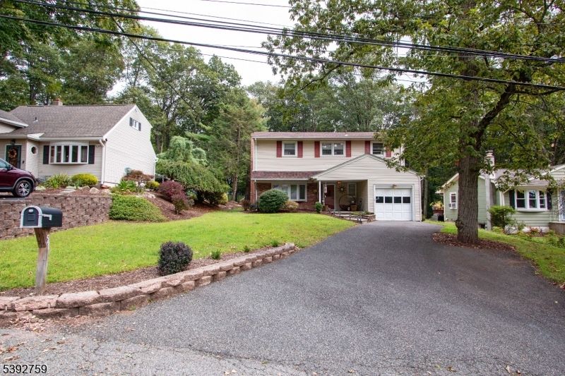 Attached, Exterior, Facade, Brick Facade, Split Level