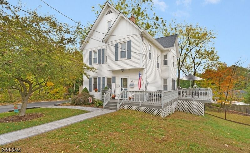 Backyard, Exterior, Facade, Queen Anne Victorian
