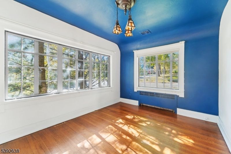 Empty room, Interior, Pendant Lights, Wood Texture Flooring