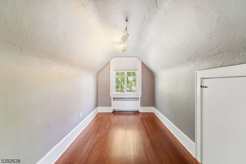 Interior, Pendant Lights, Wood Texture Flooring