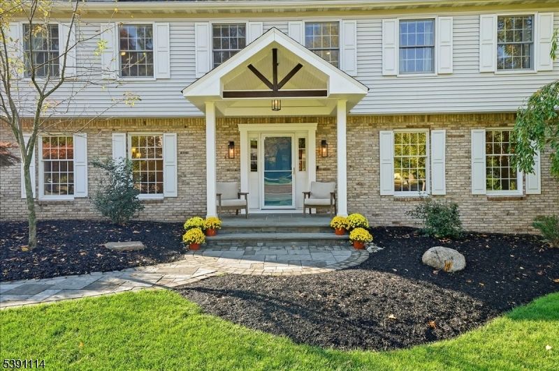 Exterior, Facade, Brick Facade, Georgian