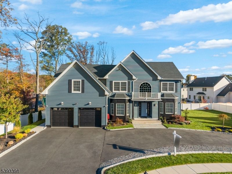 Attached, Exterior, Facade, Farmhouse