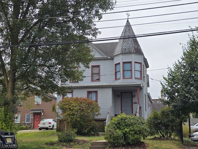 Exterior, Facade, Queen Anne Victorian