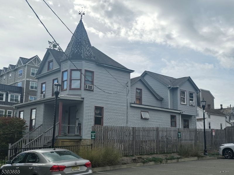Exterior, Facade, Queen Anne Victorian