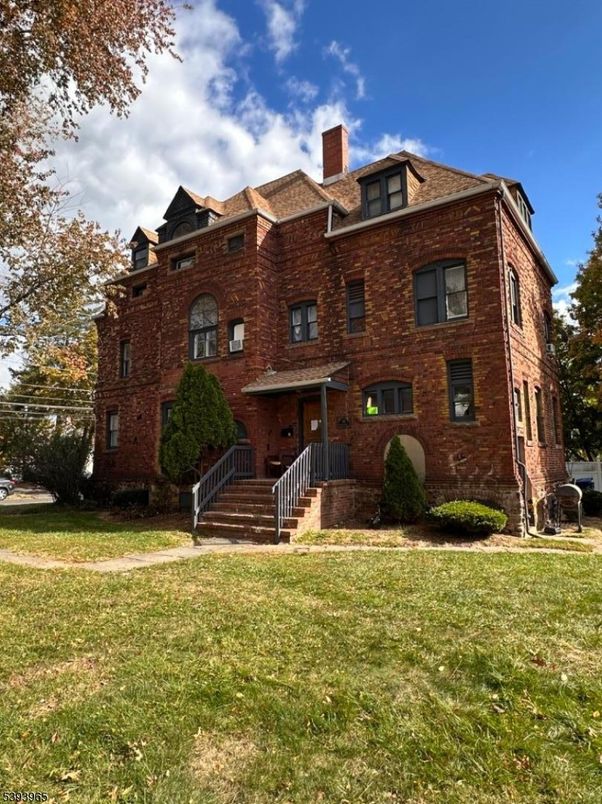 Exterior, Facade, Brick Facade, Rowhouse