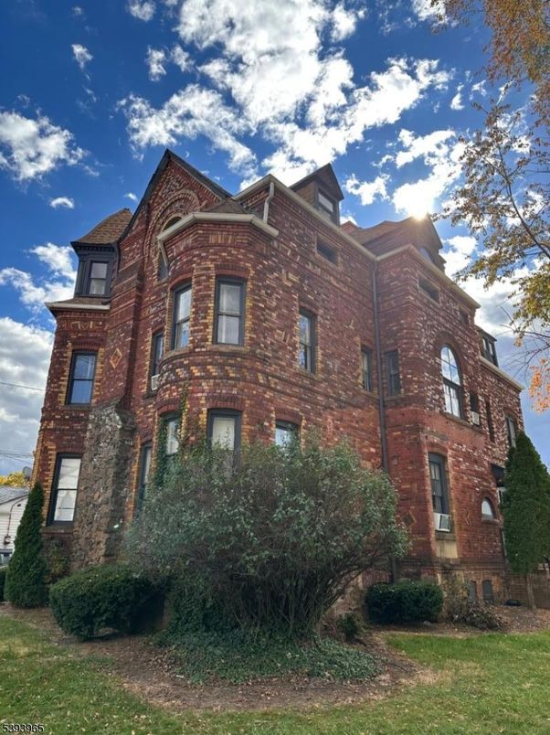 Exterior, Facade, Brick Facade, Rowhouse