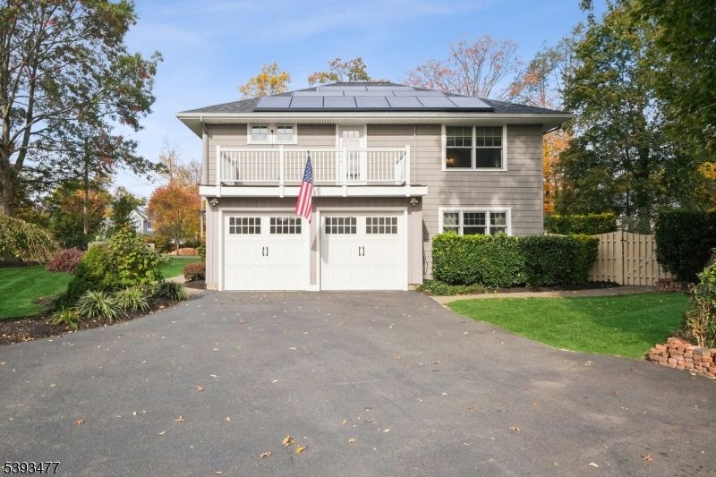 Attached, Exterior, Facade, Solar Panels, Split Level