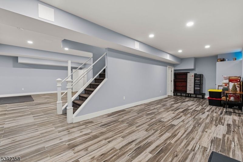Interior, Recessed Lighting, Wood Texture Flooring