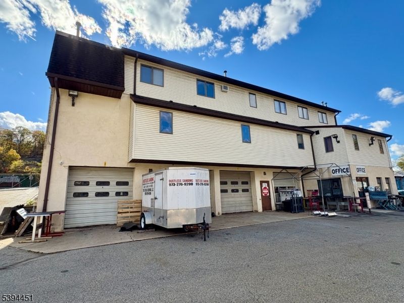 Attached, Exterior, Facade, Rowhouse