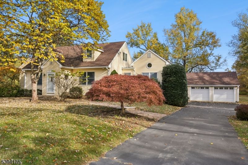 Attached, Exterior, Facade, Cape Cod