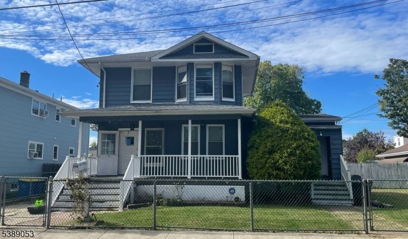 Exterior, Facade, American Foursquare
