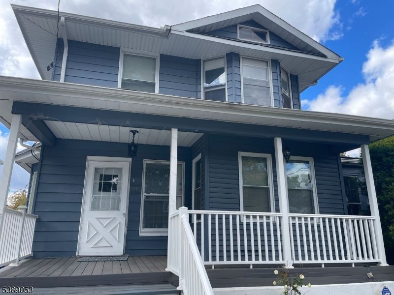 Exterior, Facade, Queen Anne Victorian