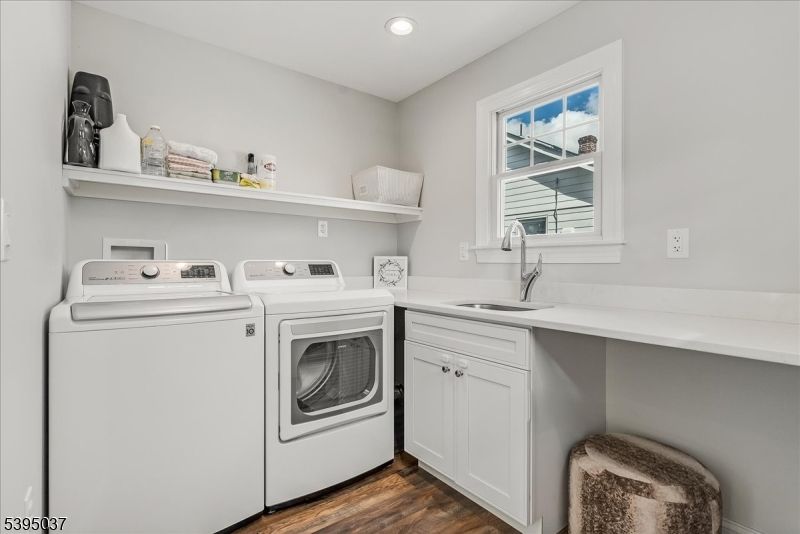 Interior, Recessed Lighting, Washer, Wood Texture Flooring