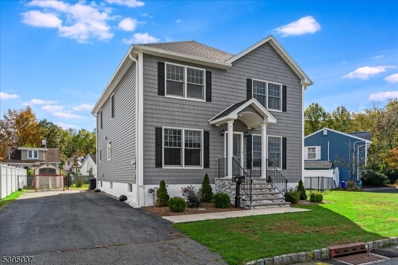 Exterior, Facade, Georgian