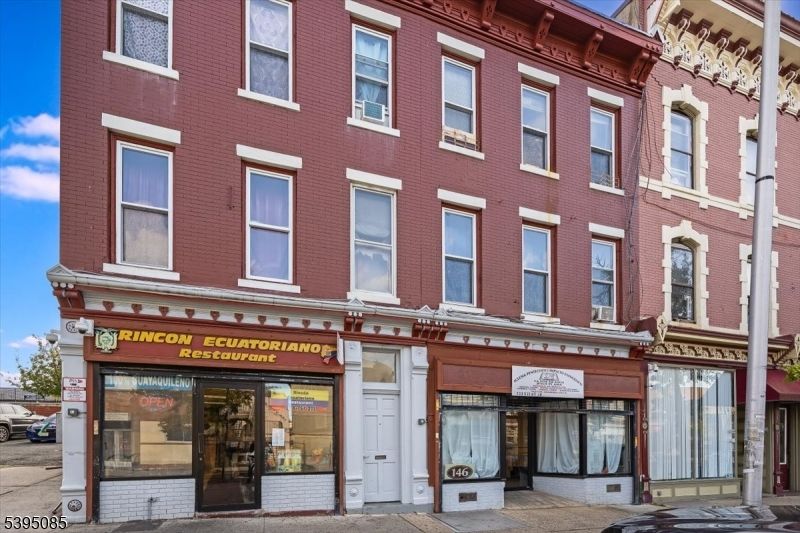 Exterior, Facade, Brick Facade, Rowhouse