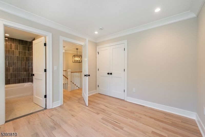 Bathroom, Empty room, Interior, Pendant Lights, Recessed Lighting, Wood Texture Flooring