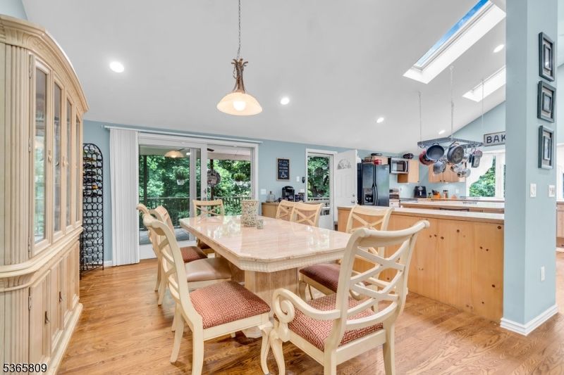 Dining room, Interior, Kitchen, Pendant Lights, Recessed Lighting, Wood Texture Flooring