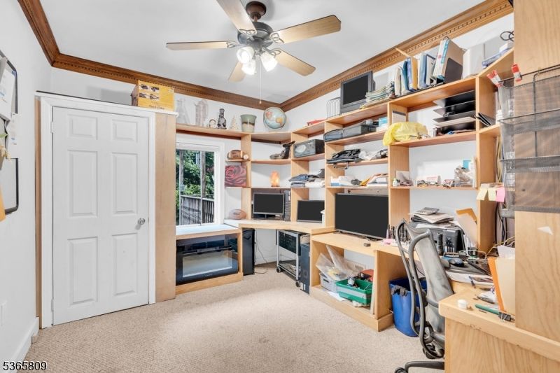 Home Office, Interior