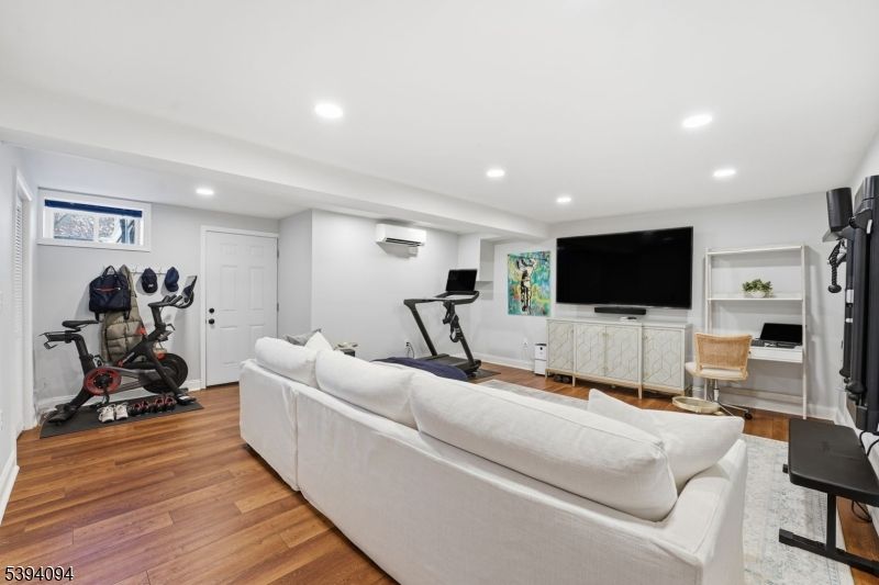 Fitness Equipment, Interior, Living room, Recessed Lighting, Wood Texture Flooring