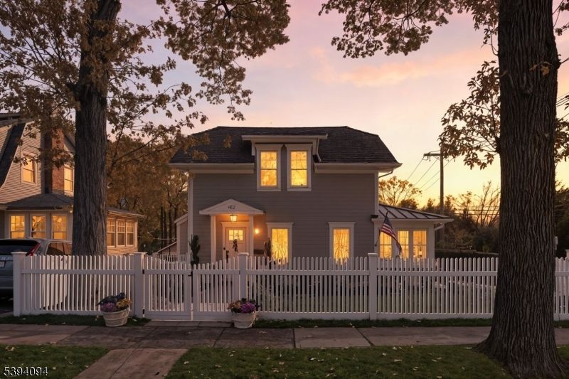 Exterior, Facade, Georgian