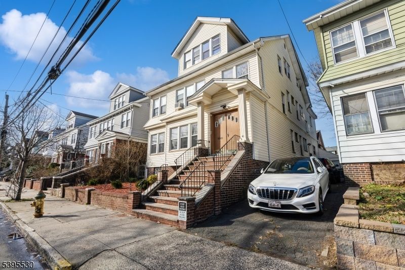 Exterior, Facade, Queen Anne Victorian
