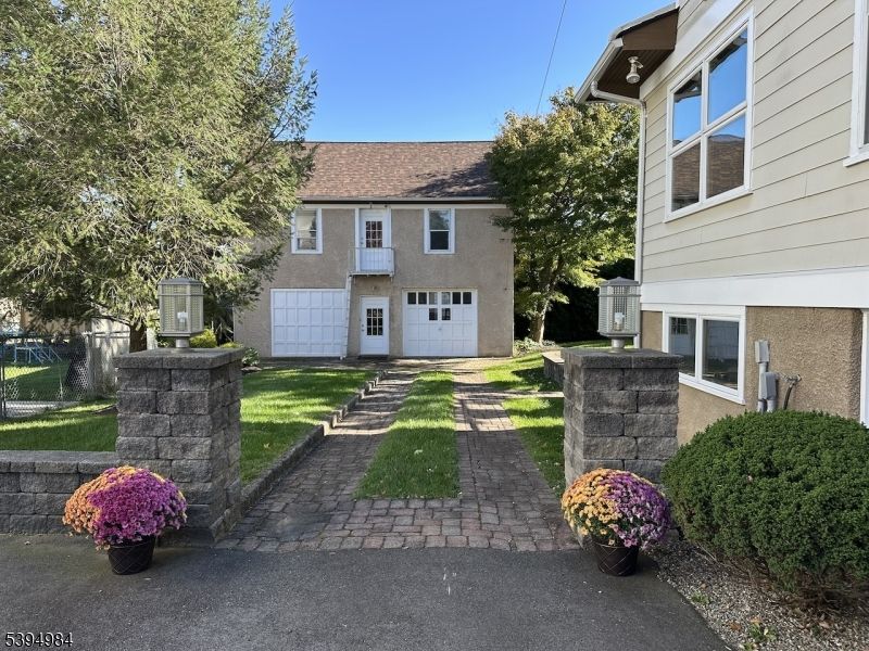Detached Garage, Exterior