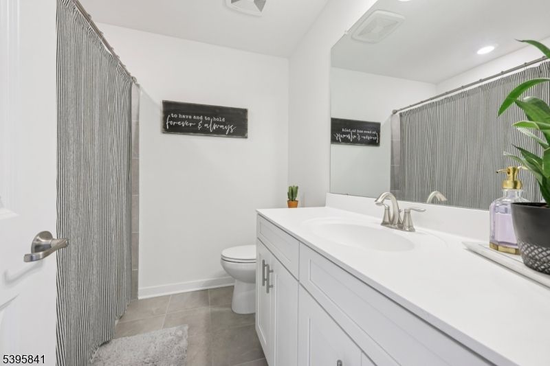 Bathroom, Interior, Recessed Lighting
