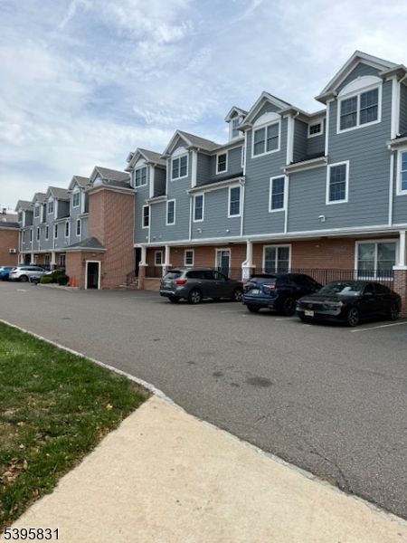 Exterior, Facade, Rowhouse