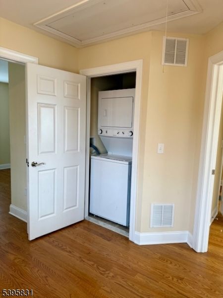 Interior, Utility Closets, Washer, Wood Texture Flooring