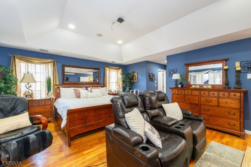 Bedroom, Home Theatre Room, Interior, Recessed Lighting, Wood Texture Flooring