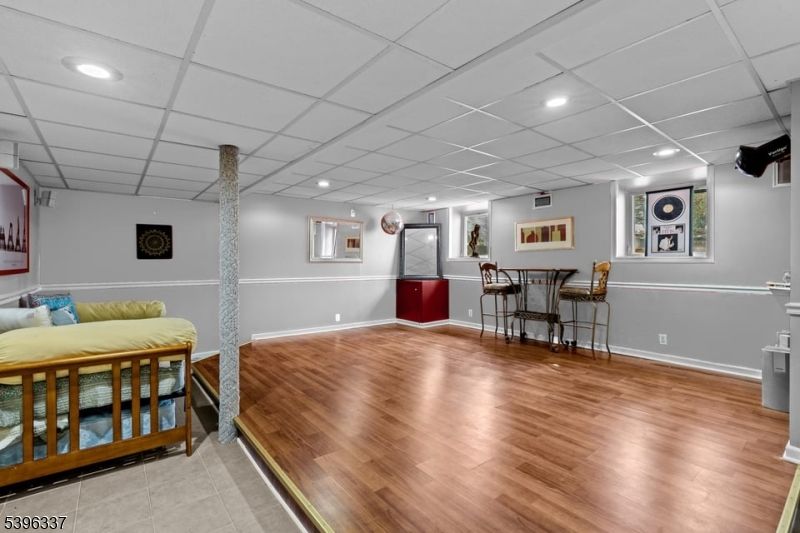 Interior, Recessed Lighting, Wood Texture Flooring