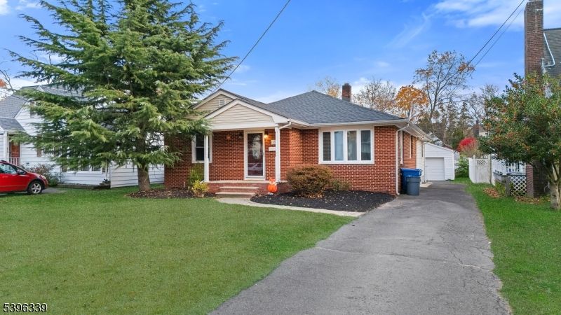 Attached, Exterior, Facade, Brick Facade, Cape Cod