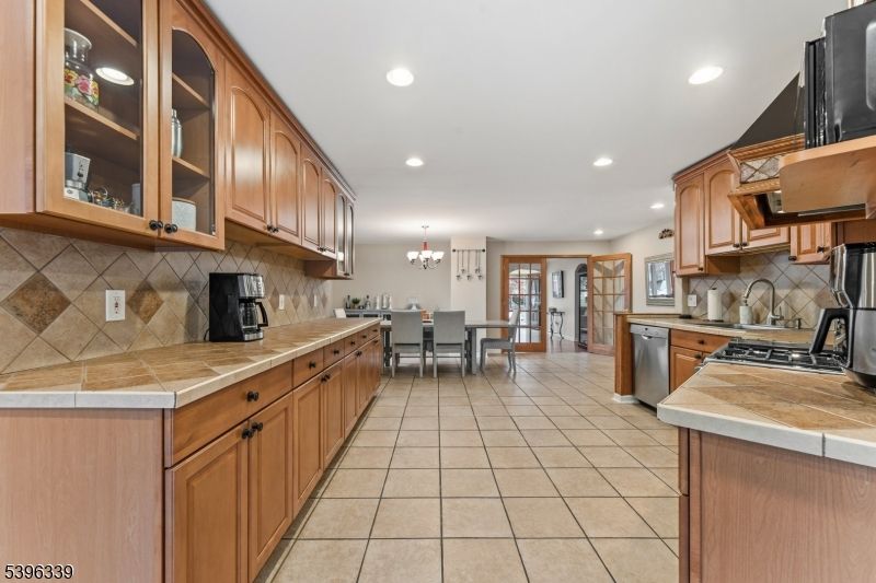 Chandelier, Dining room, Interior, Kitchen, Recessed Lighting, Stainless Steel Appliances, Tile Countertops