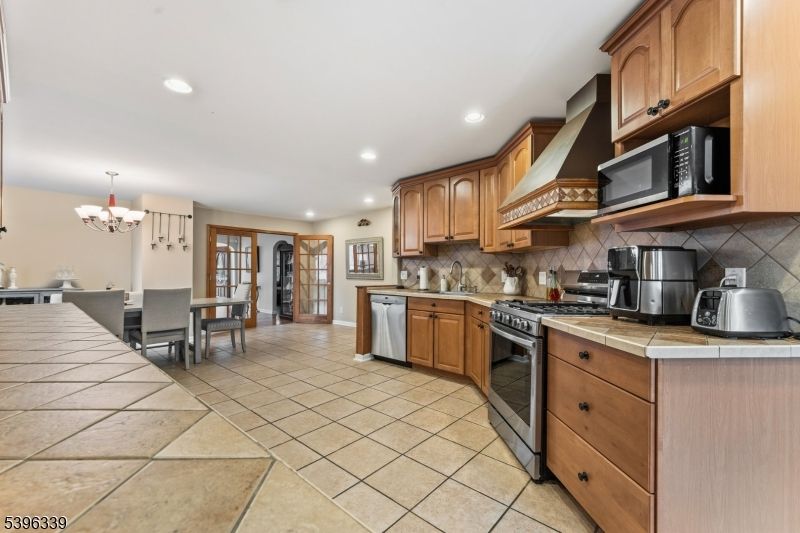 Chandelier, Dining room, Interior, Kitchen, Recessed Lighting, Tile Countertops