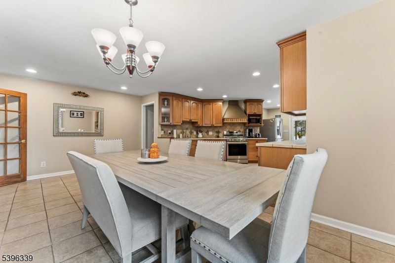 Chandelier, Dining room, Interior, Kitchen, Recessed Lighting, Stainless Steel Appliances