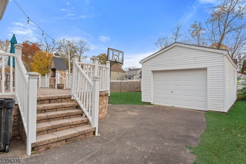 Detached Garage, Exterior